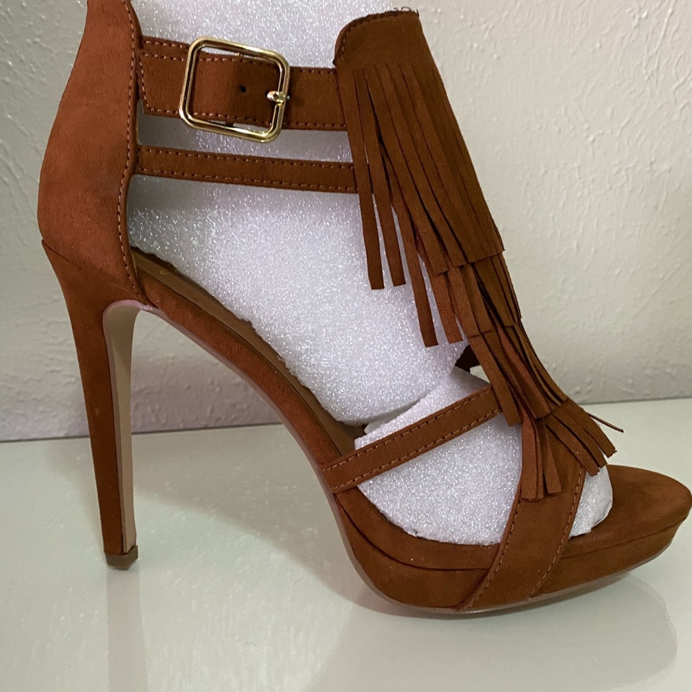 Heels - Picture 3 of 3